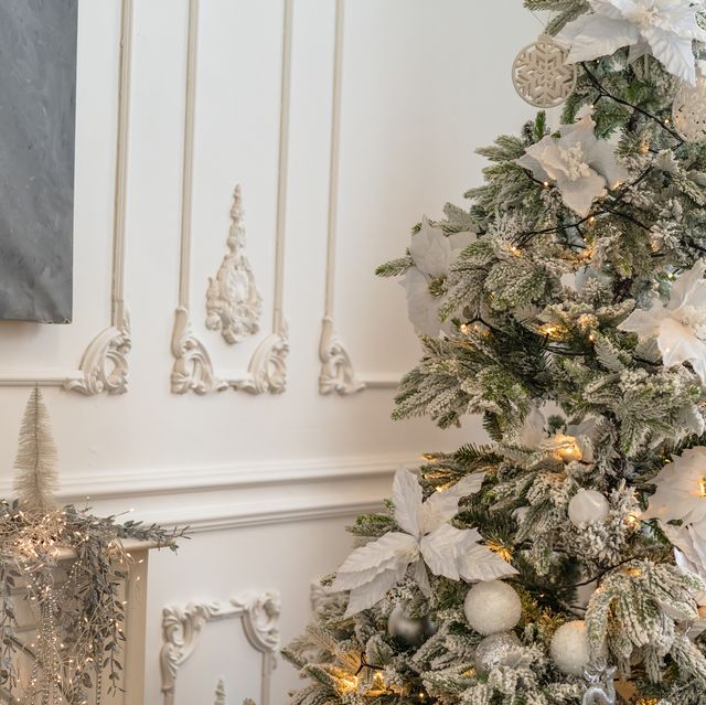 How to decorate a flocked Christmas Tree