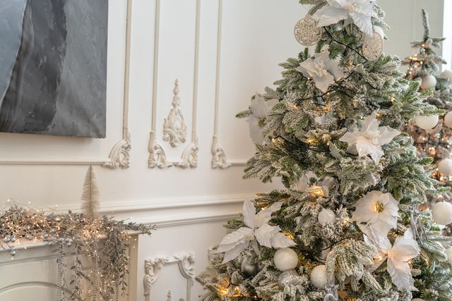 Cómo decorar con nieve artificial el árbol de Navidad