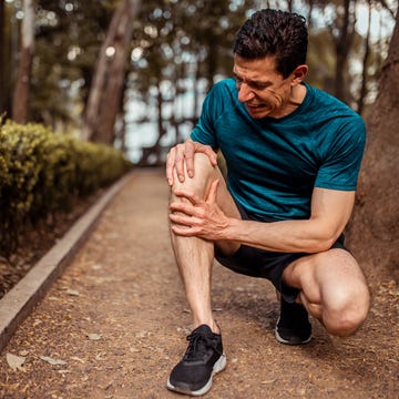 the athlete takes a break from running due to knee pain