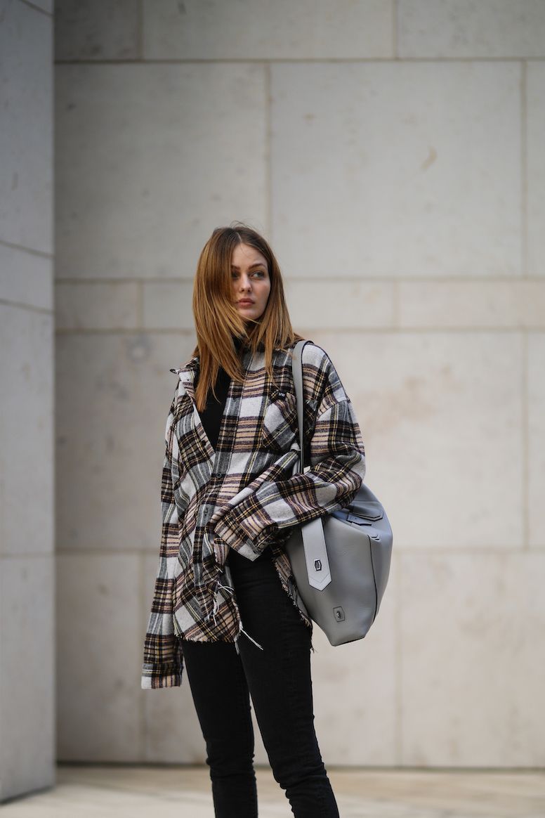 Check styling ideas for「Flannel Shirt、Wide-Fit Jeans」