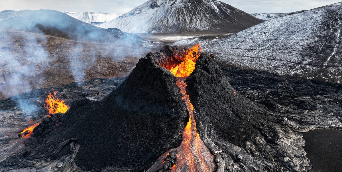 How does a volcanic eruption occur?