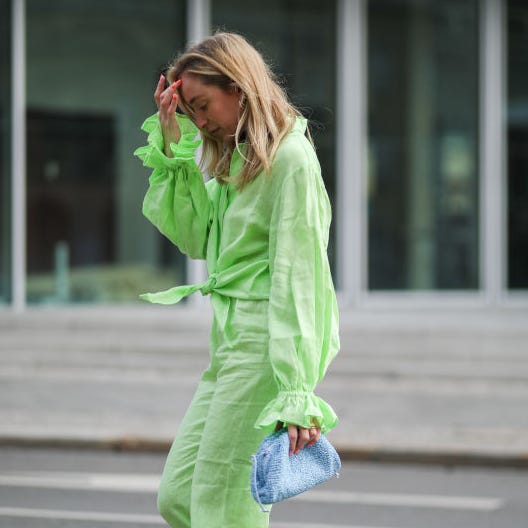 camisa verde en el street style de berlín