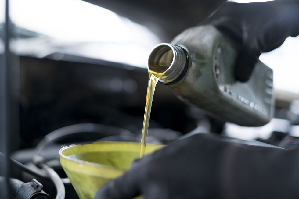 Cómo mirar el nivel de aceite de tu coche? ¡Es muy fácil!