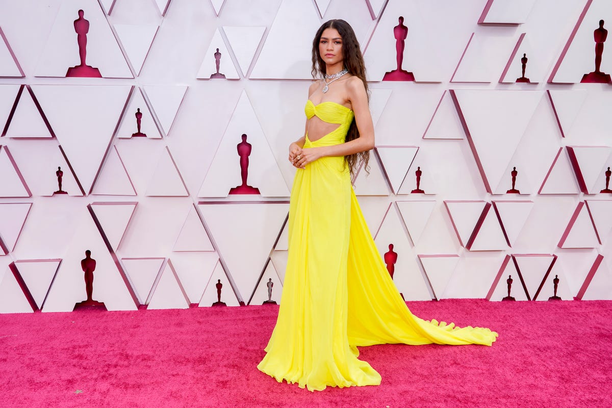 See Pictures of Zendaya's Dress at the 2021 Oscars