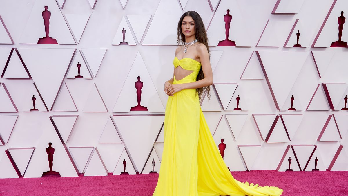 See Pictures of Zendaya's Dress at the 2021 Oscars