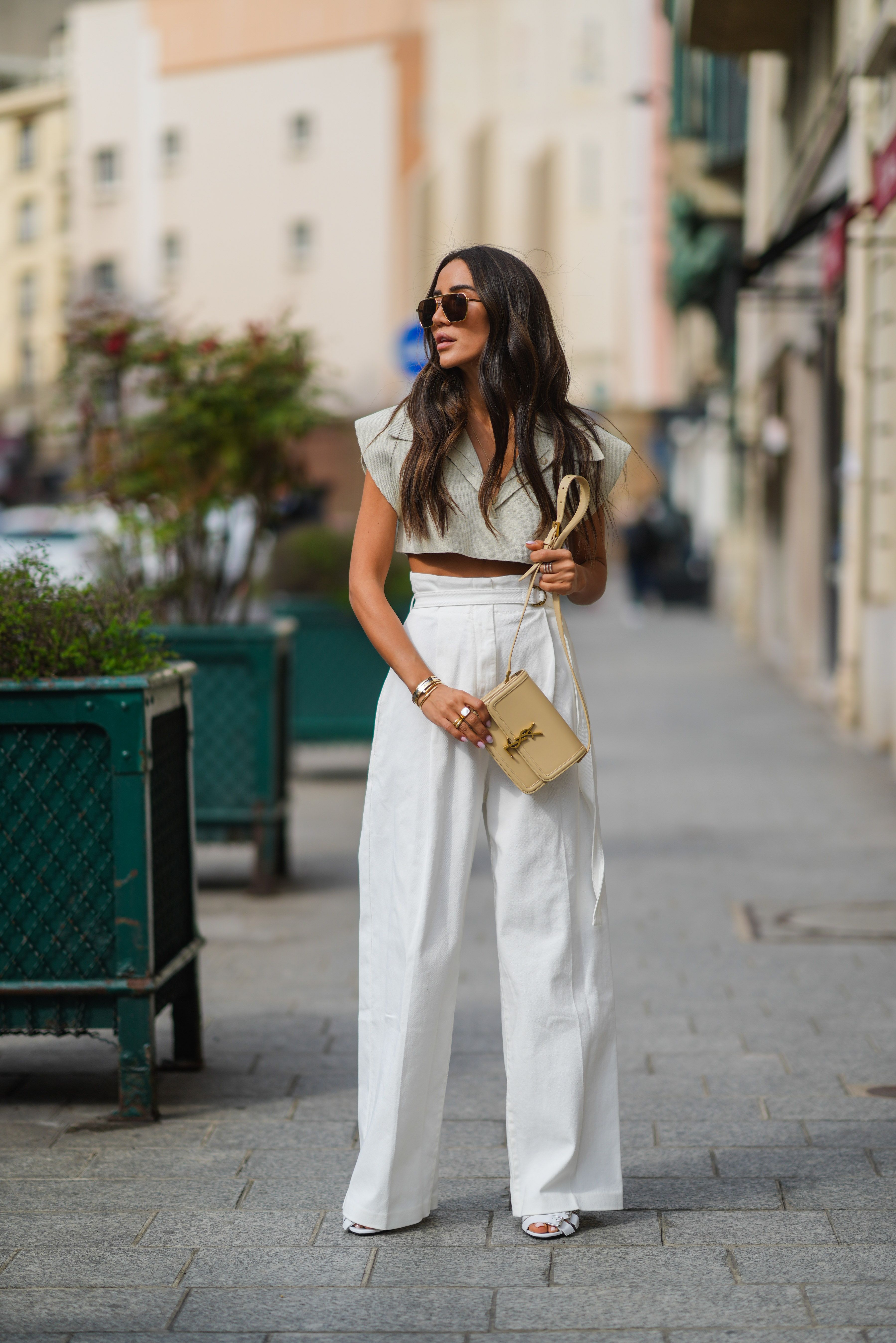 Cómo lucir pantalones blancos como las expertas: 29 looks