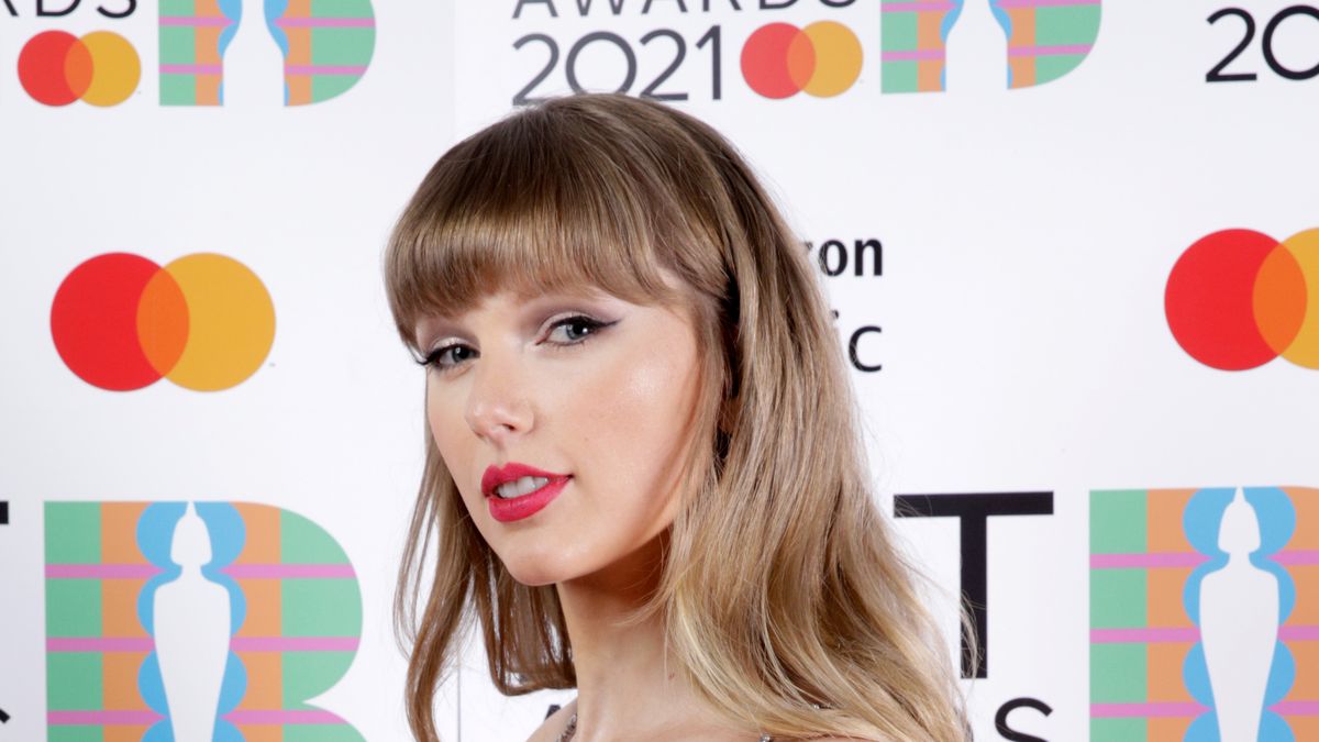preview for Taylor Swift TEASES Haunting New Song ‘Carolina’