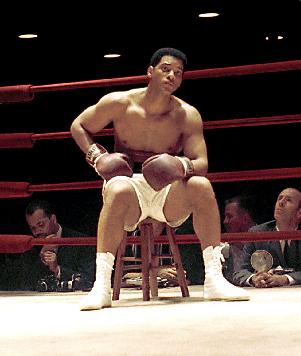 391411 01 actor will smith films a scene in his upcoming movie ali taken in february 2001 in los angeles, ca smith portrays the famous heavyweight boxing champion muhammad ali photo by peter brandtgetty images