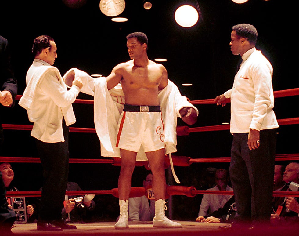 391411 18 actors ron silver, will smith and jamie foxx film a scene in the upcoming movie ali taken in february 2001 in los angeles, ca smith portrays boxer muhammad ali while silver and foxx portray angelo dundee and drew bundini brown photo by peter brandtgetty images