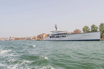 jerry jones, een superjacht gemaakt door oceanco, in venetie