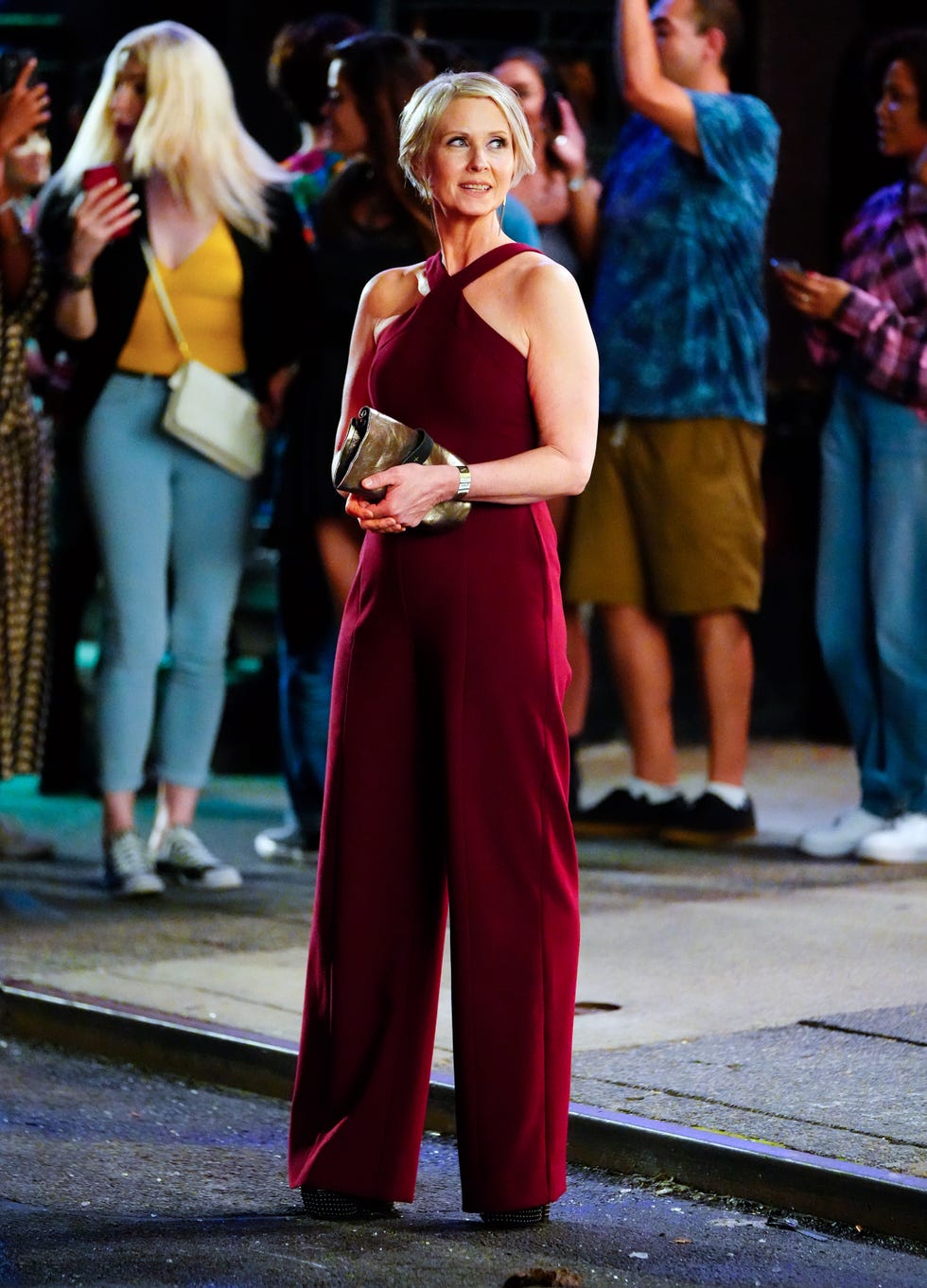 Nowy Jork, Nowy Jork, 16 lipca: Cynthia Nixon widziana na planie filmu i tak po prostu... kontynuacji serialu Seks w wielkim mieście, 16 lipca 2021 roku w Nowym Jorku. (zdjęcie: gotham/gc images)