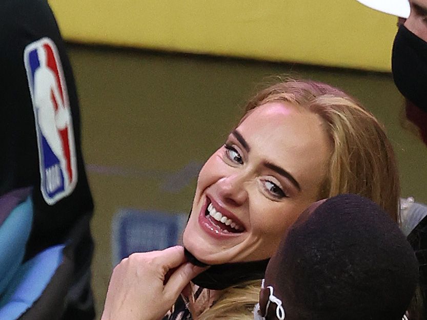 Adele Sits Courtside at LA Lakers Game in Leather Pants & Brown Robe –  Footwear News