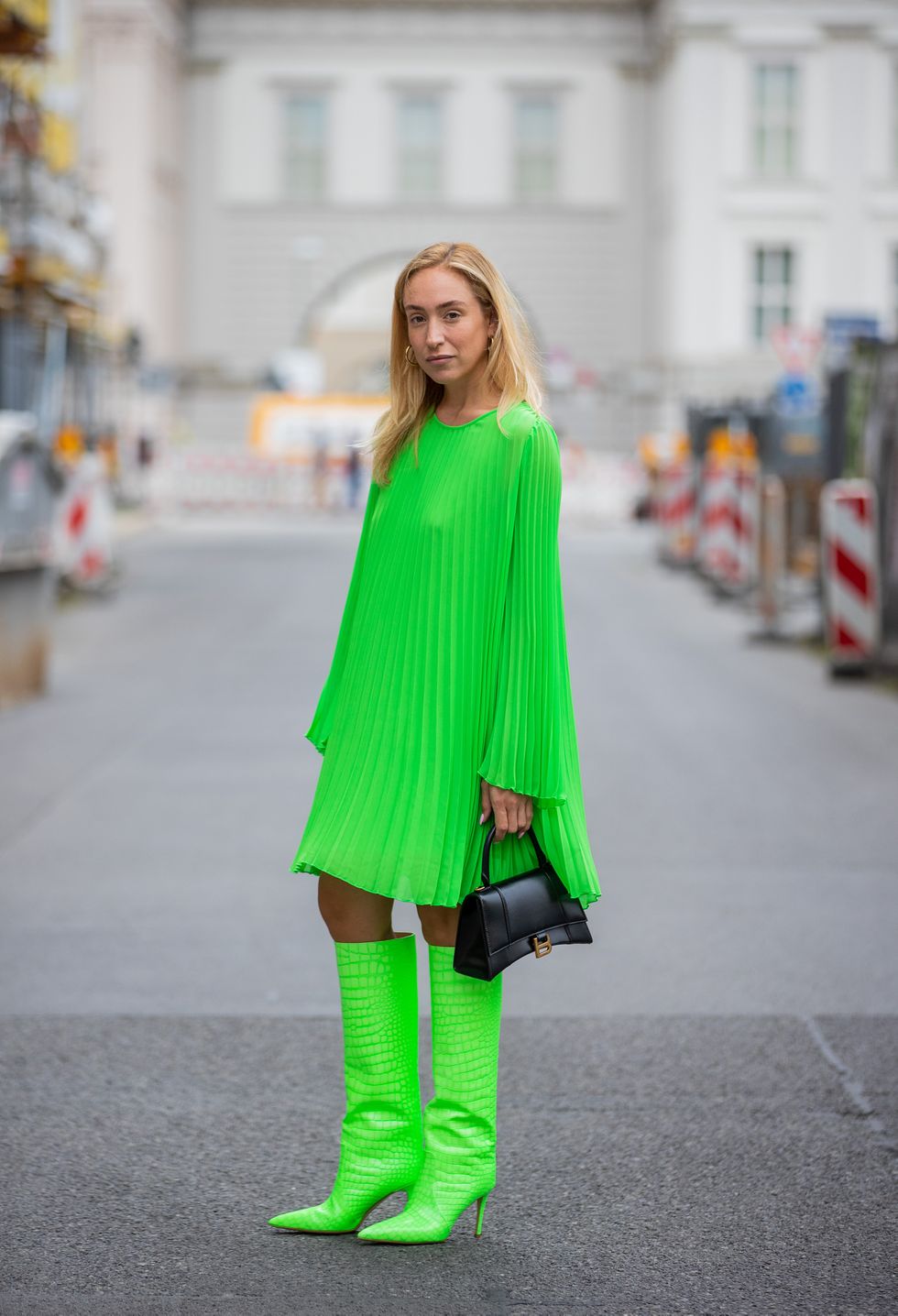 Cómo combinar un vestido verde