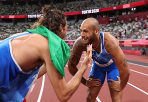 tokyo, japan august 01 lamont marcell jacobs of team italy is congratulated by teammate gianmarco tamberi after winning the mens 100m final on day nine of the tokyo 2020 olympic games at olympic stadium on august 01, 2021 in tokyo, japan photo by cameron spencergetty images