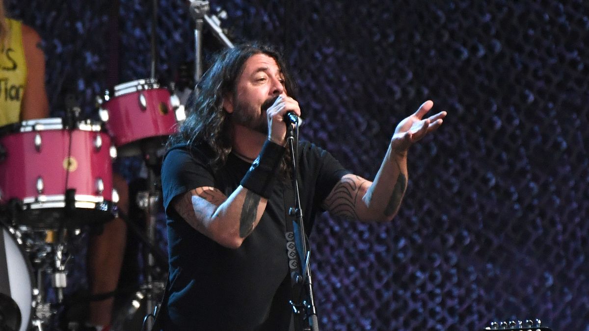 preview for Rock God Dave Grohl Chugs Beer, Falls Off Stage at First Foo Fighters Show of 2019