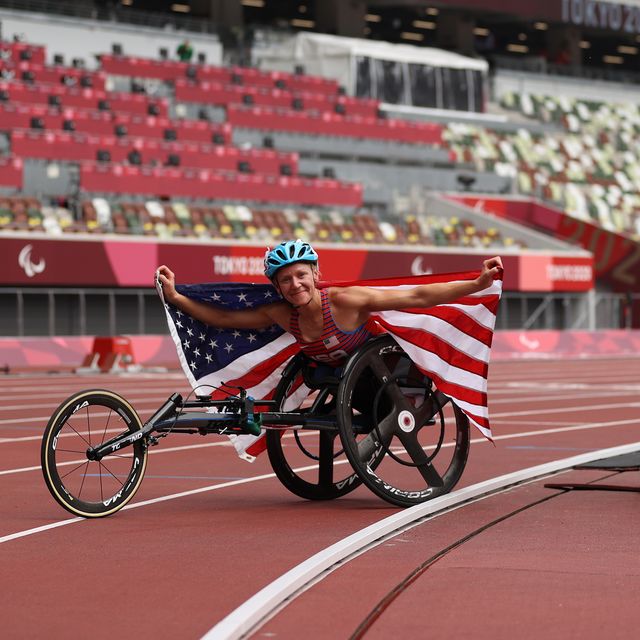 tokyo, japan   august 28  susannah scaroni of team united states celebrates after breaking the paralympic record and winning gold medal in  womens 5000m   t54 final on day 4 of the tokyo 2020 paralympic games at olympic stadium on august 28, 2021 in tokyo, japan photo by naomi bakergetty images
