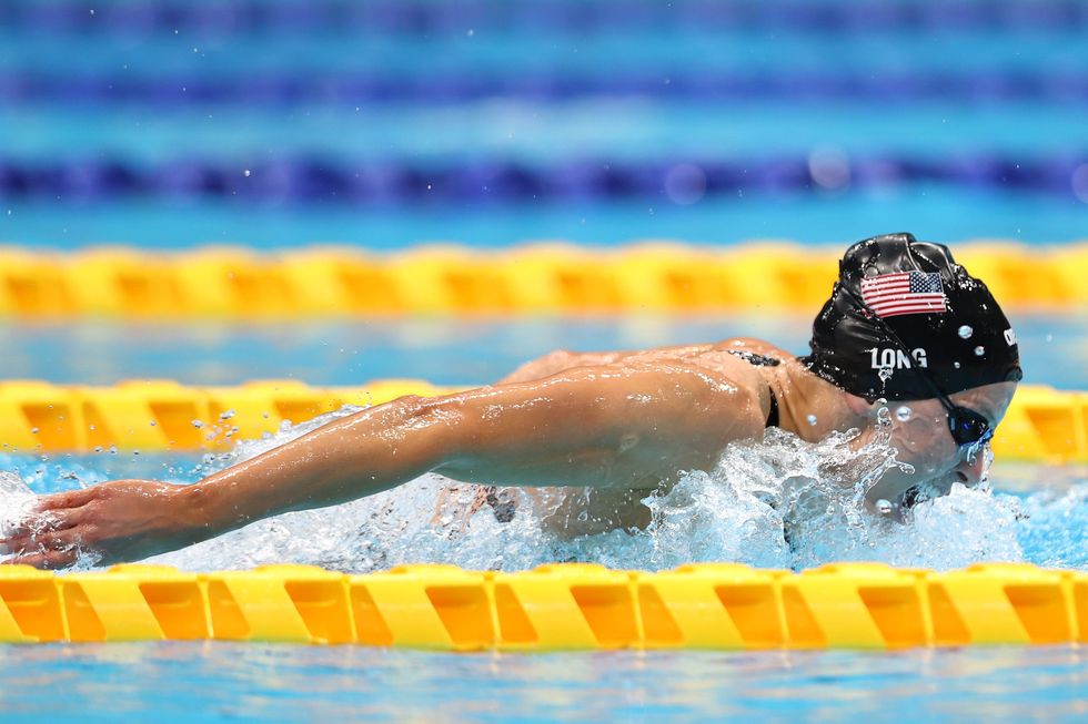 Jessica Long van Team United States neemt deel aan de finale van de 4x100m wisselslag voor dames 34 punten waar ze de gouden medaille won op de Paralymipische spelen inTokio 2020