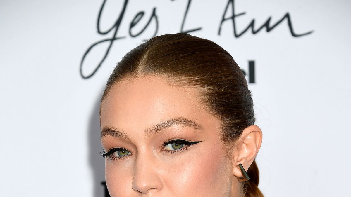 preview for Gigi Hadid Shows Off Her Cake Decorating Skills With Cake Boss