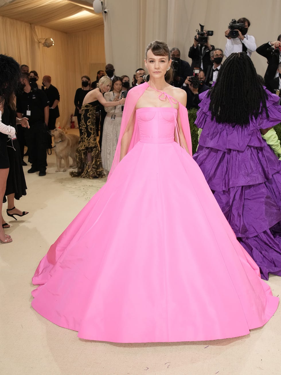 new york, new york   september 13 carey mulligan attends the 2021 met gala celebrating in america a lexicon of fashion at metropolitan museum of art on september 13, 2021 in new york city photo by jeff kravitzfilmmagic