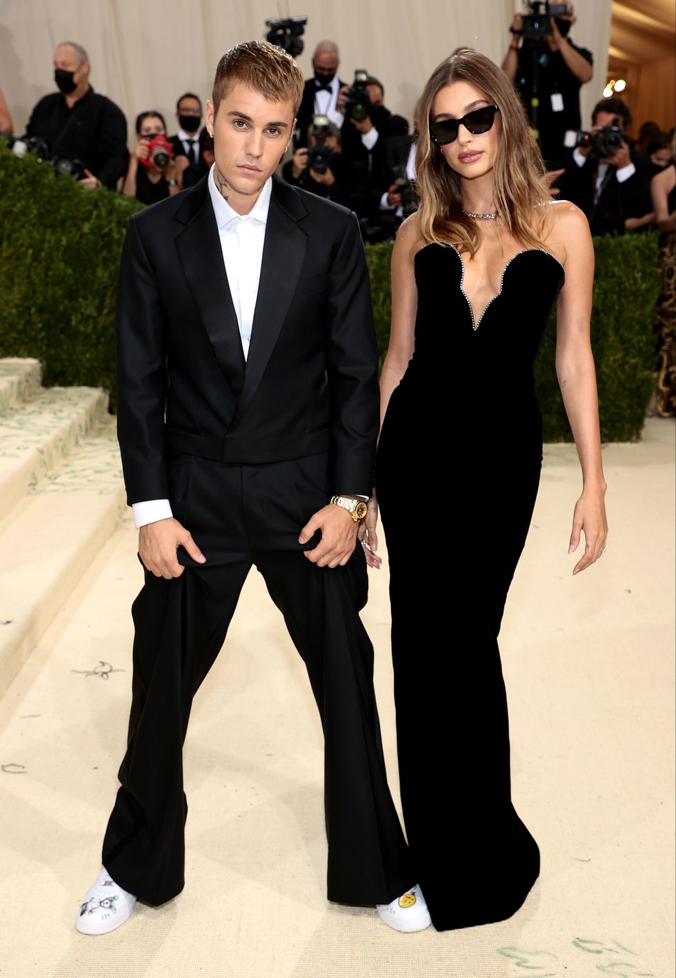 new york, new york september 13 justin bieber and hailey bieber attend the 2021 met gala celebrating in america a lexicon of fashion at metropolitan museum of art on september 13, 2021 in new york city photo by dimitrios kambourisgetty images for the met museumvogue
