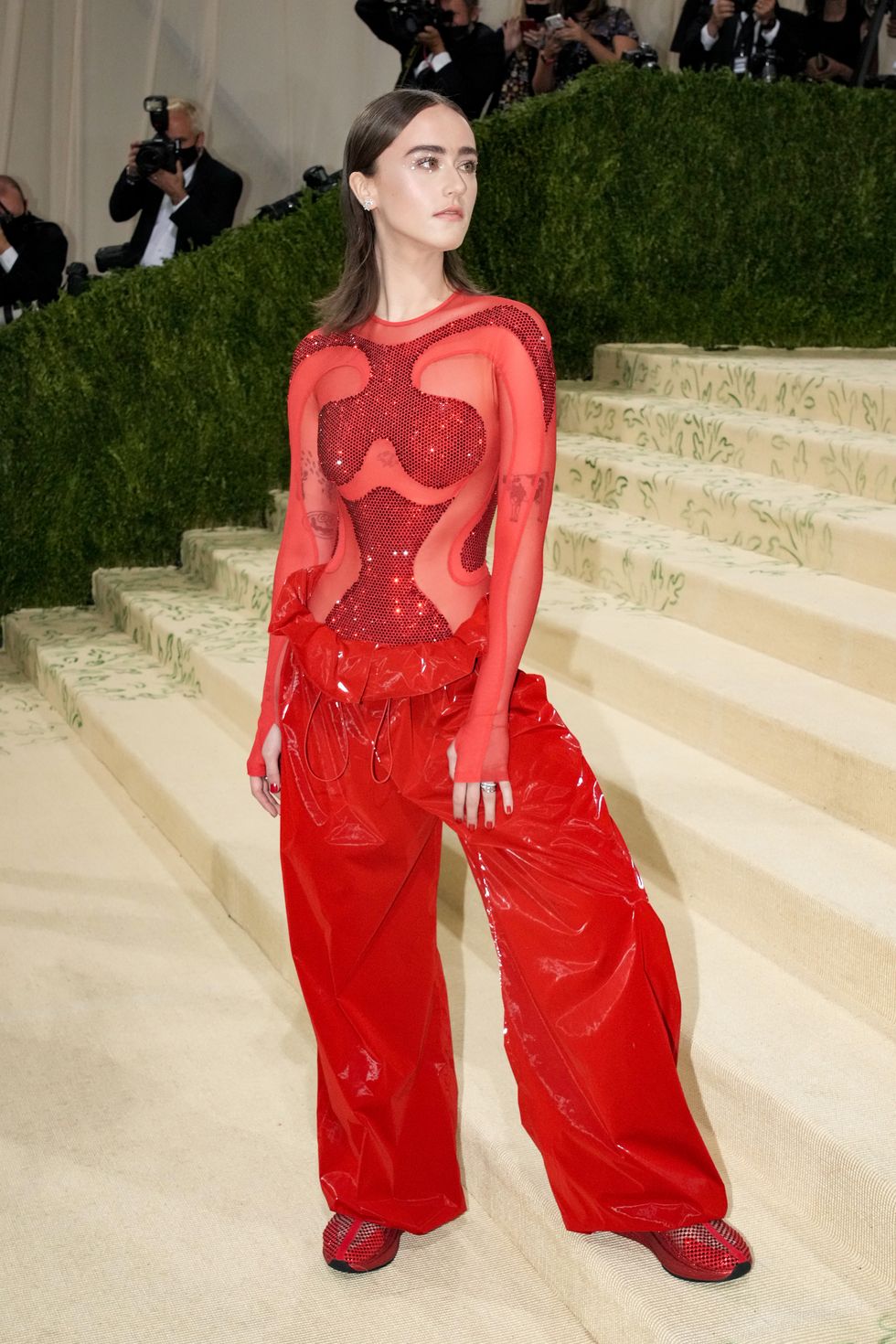 new york, new york   september 13 ella emhoff attends the 2021 met gala celebrating in america a lexicon of fashion at metropolitan museum of art on september 13, 2021 in new york city photo by jeff kravitzfilmmagic