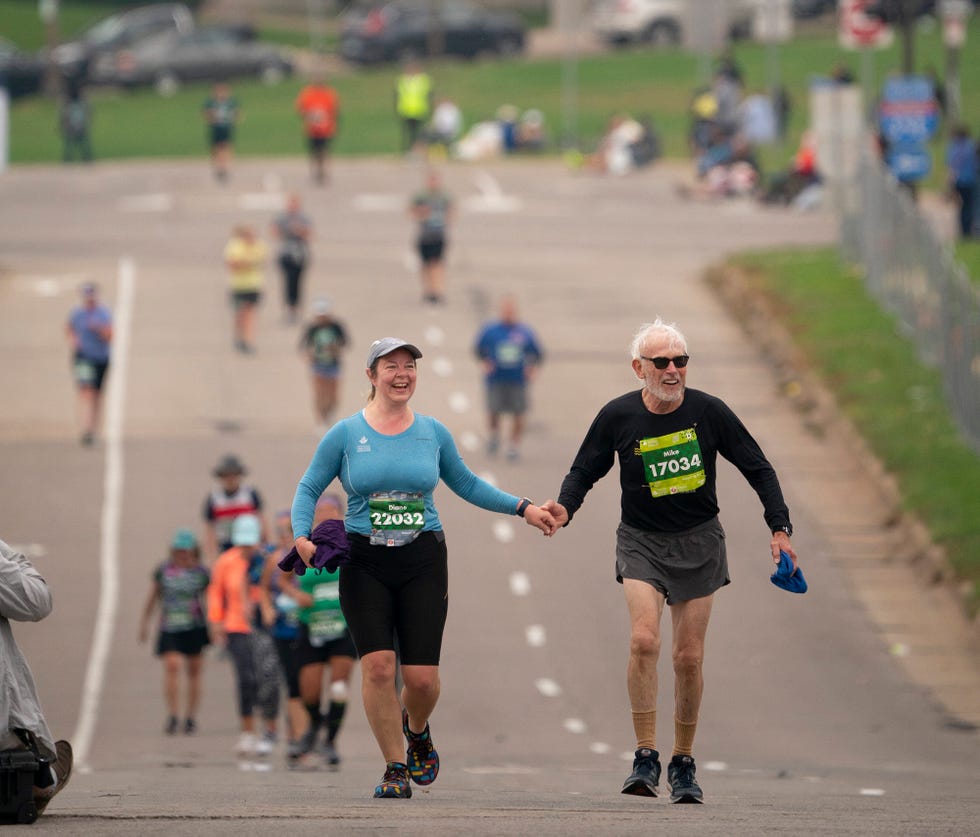 st paul, mn october 2021 diane rucker of apple valley, mn held hands with mike rucker of peoria, il, as they neared the end of the medtronic tc 10 mile race in st paul, mn, sunday, october 3, 2021 the tc 10 mile race is run in conjunction with the 2021 medtronic twin cities marathon both races took place sunday, october 3, 2021, with routes starting in downtown minneapolis and finishing at the state capitol grounds in st paul photo by jeff wheelerstar tribune via getty images