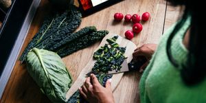 13 Kale benefits + the healthiest way to prep