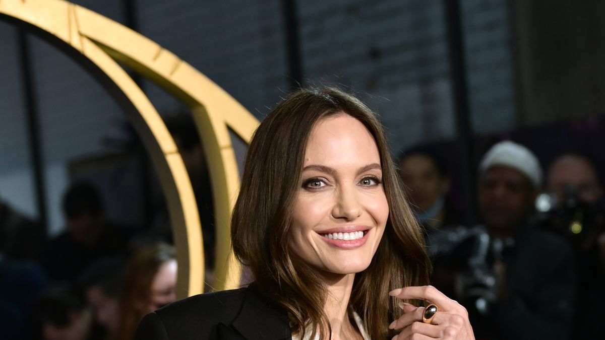 preview for Angelina Jolie’s Show-Stopping Red Carpet Style