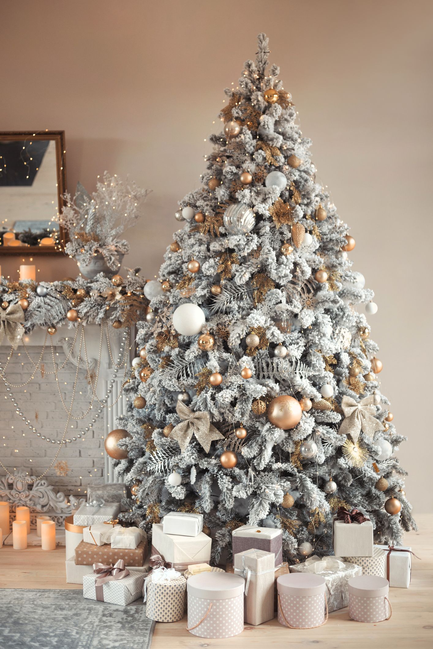 These 25 White Decorated Christmas Trees Are Beyond Magical