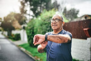 correre con gli occhiali sotto la pioggia