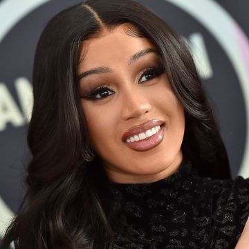 cardi b attends the 2021 american music awards red carpet