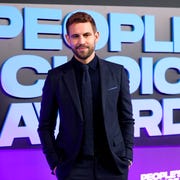 2021 E! People's Choice Awards - Red Carpet santa monica, california december 07 2021 peoples choice awards pictured nick viall arrives to the 2021 peoples choice awards held at barker hangar on december 7, 2021 in santa monica, california photo by christopher polke entertainmentnbcuniversalnbcu photo bank via getty images