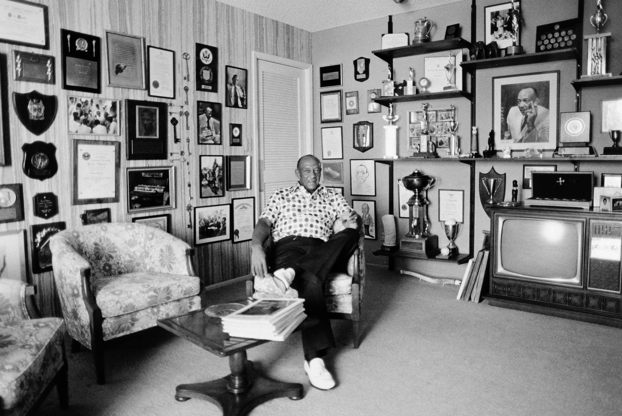 quadruple gold medallist at the 1936 olympic games in berlin, jesse owens of the usa, surrounded by mementoes of his athletics career at his home in phoenix, arizona, circa 1975 photo by bob thomas sports photography via getty images