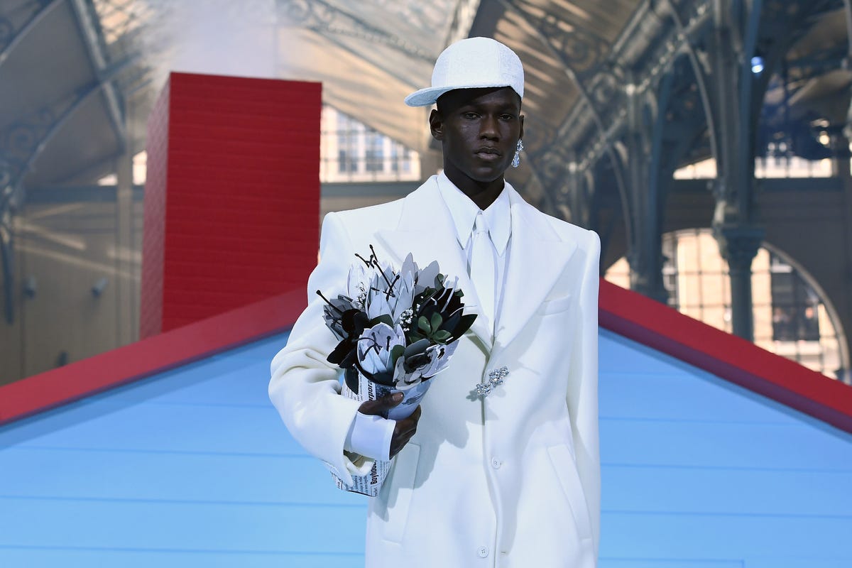 LOUIS VUITTON X VIRGIL ABLOH: LA EVOLUCIÓN DEL TRAJE MASCULINO A