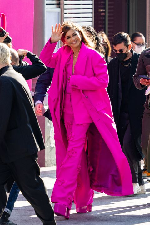 zendaya stunned in pink valentino suit at paris fashion week