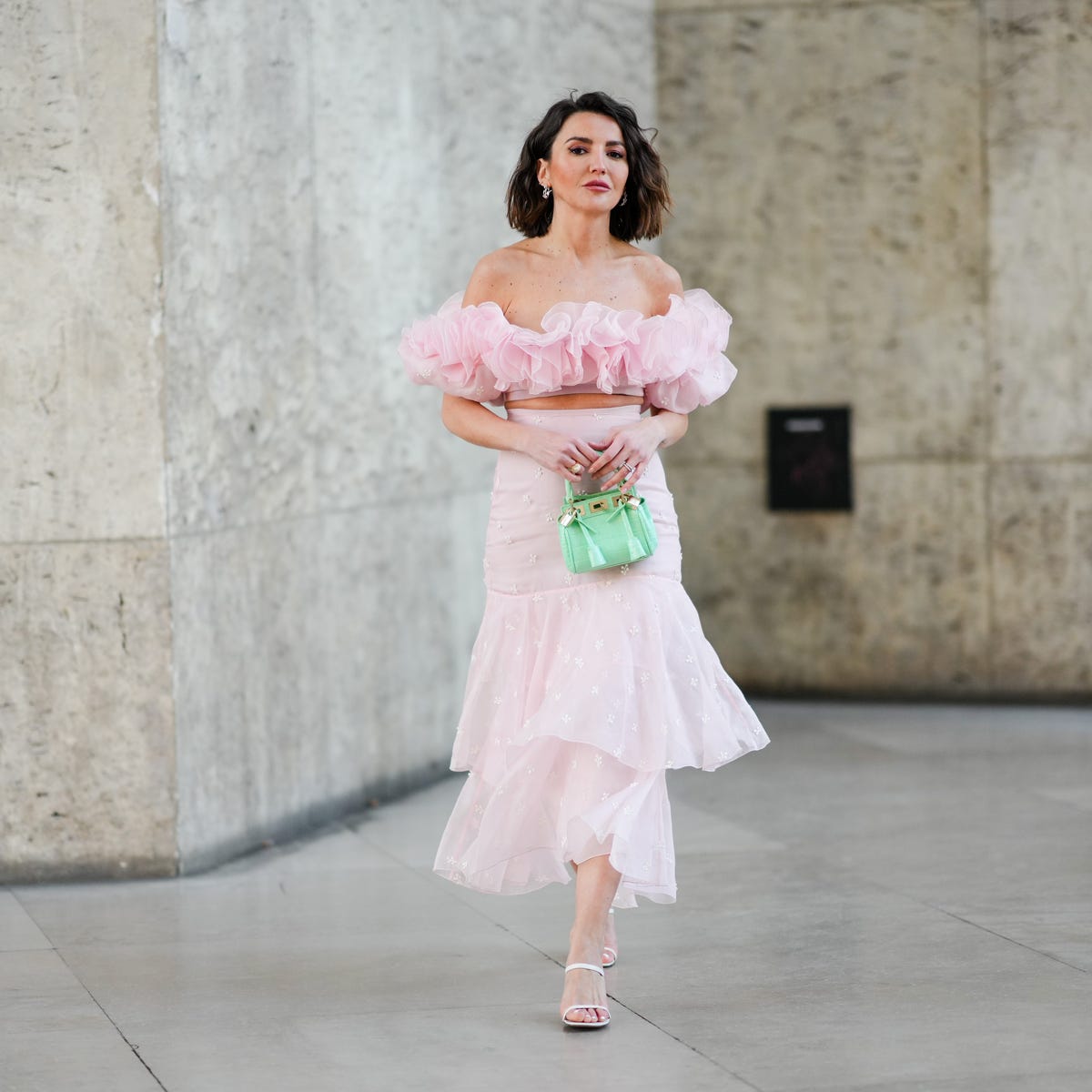 ¡La falda de tul más bonita de la primavera! Sfera te enamora con su diseño y precio 7 Moncloa La falda de tul de Sfera: el esencial de primavera que conquista la tendencia balletcore