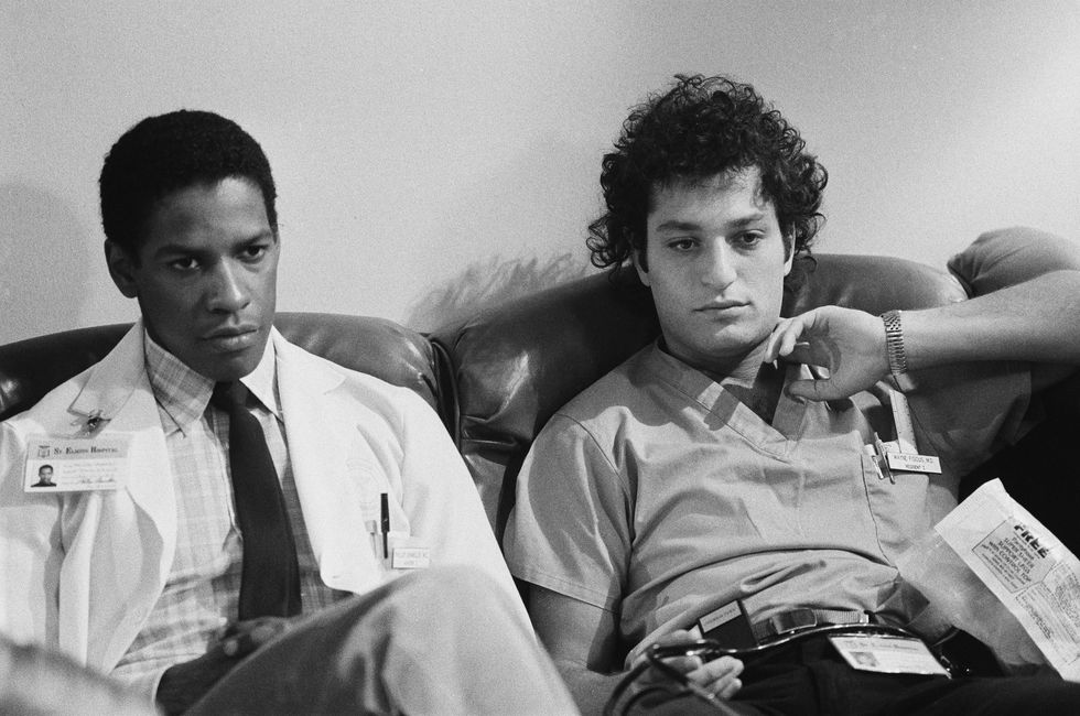 st elsewhere     tweety and ralph episode 8    pictured l r denzel washington as dr philip chandler, howie mandel as dr wayne fiscus  photo by jack hamiltonnbcu photo banknbcuniversal via getty images via getty images