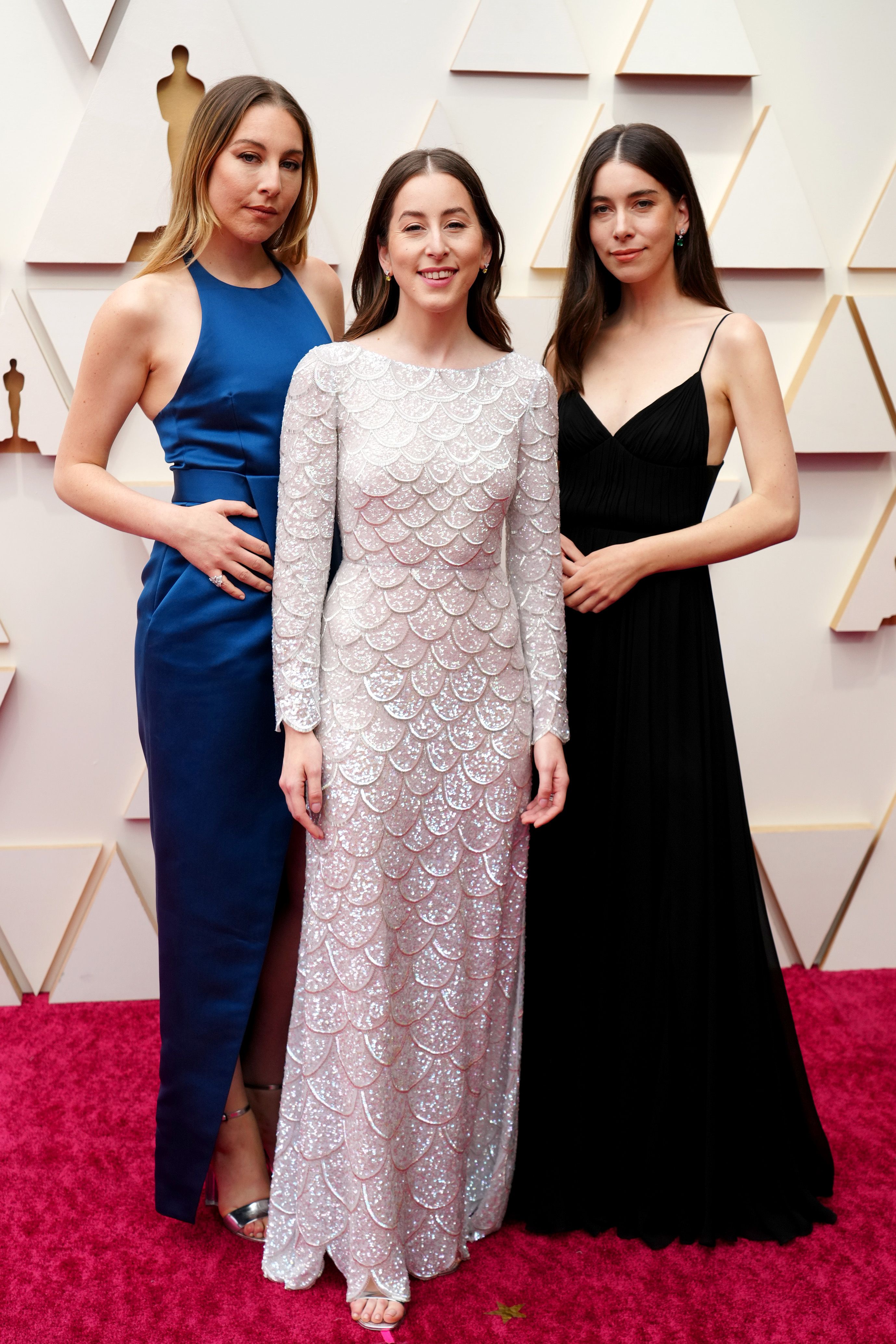 Alana Haim Is Angelic in a Scalloped Ivory Gown at 2022 Oscars