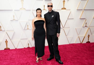 hollywood, california march 27 l r kourtney kardashian and travis barker attend the 94th annual academy awards at hollywood and highland on march 27, 2022 in hollywood, california photo by jeff kravitzfilmmagic