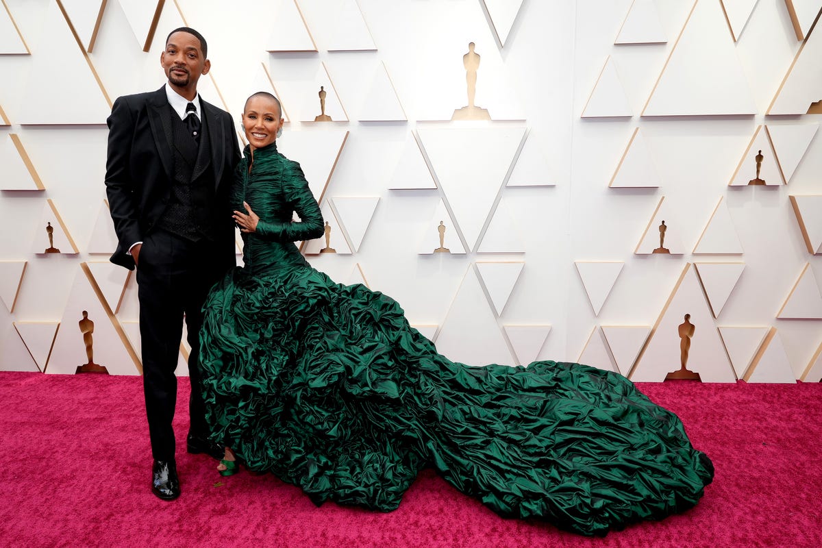 Will Smith and Jada Pinkett Smith Cuddle on the 2022 Oscars Red Carpet