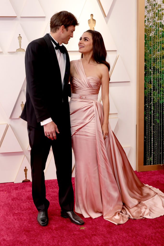 hollywood, california march 27 l r ashton kutcher and mila kunis attend the 94th annual academy awards at hollywood and highland on march 27, 2022 in hollywood, california photo by momodu mansaraygetty images