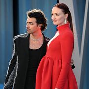 beverly hills, california   march 27 joe jonas and sophie turner attend the 2022 vanity fair oscar party hosted by radhika jones at wallis annenberg center for the performing arts on march 27, 2022 in beverly hills, california photo by daniele venturelliwireimage