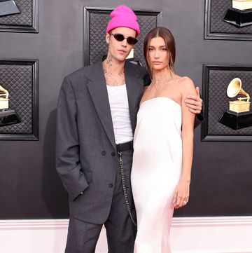 las vegas, nevada april 03 l r justin bieber and hailey bieber attend the 64th annual grammy awards at mgm grand garden arena on april 03, 2022 in las vegas, nevada photo by amy sussmangetty images