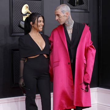 las vegas, nevada april 03 l r kourtney kardashian and travis barker attend the 64th annual grammy awards at mgm grand garden arena on april 03, 2022 in las vegas, nevada photo by frazer harrisongetty images for the recording academy