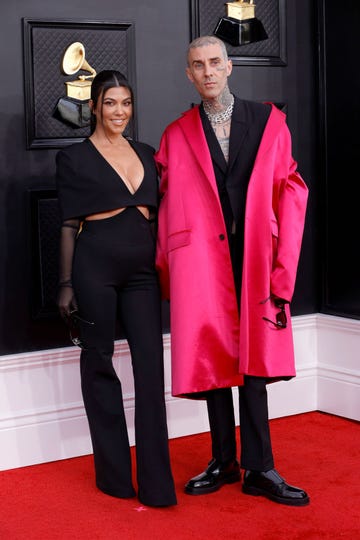 las vegas, nevada   april 03 l r kourtney kardashian and travis barker attend the 64th annual grammy awards at mgm grand garden arena on april 03, 2022 in las vegas, nevada photo by frazer harrisongetty images for the recording academy