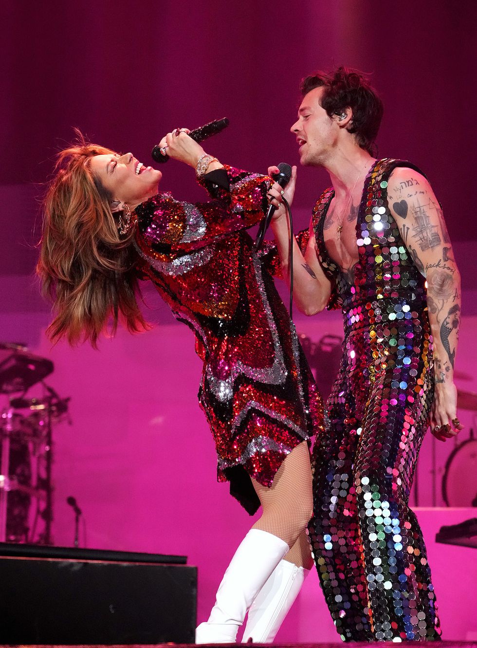 indio, california   april 15 l r shania twain and harry styles perform onstage at the coachella stage during the 2022 coachella valley music and arts festival on april 15, 2022 in indio, california photo by kevin mazurgetty images for aba