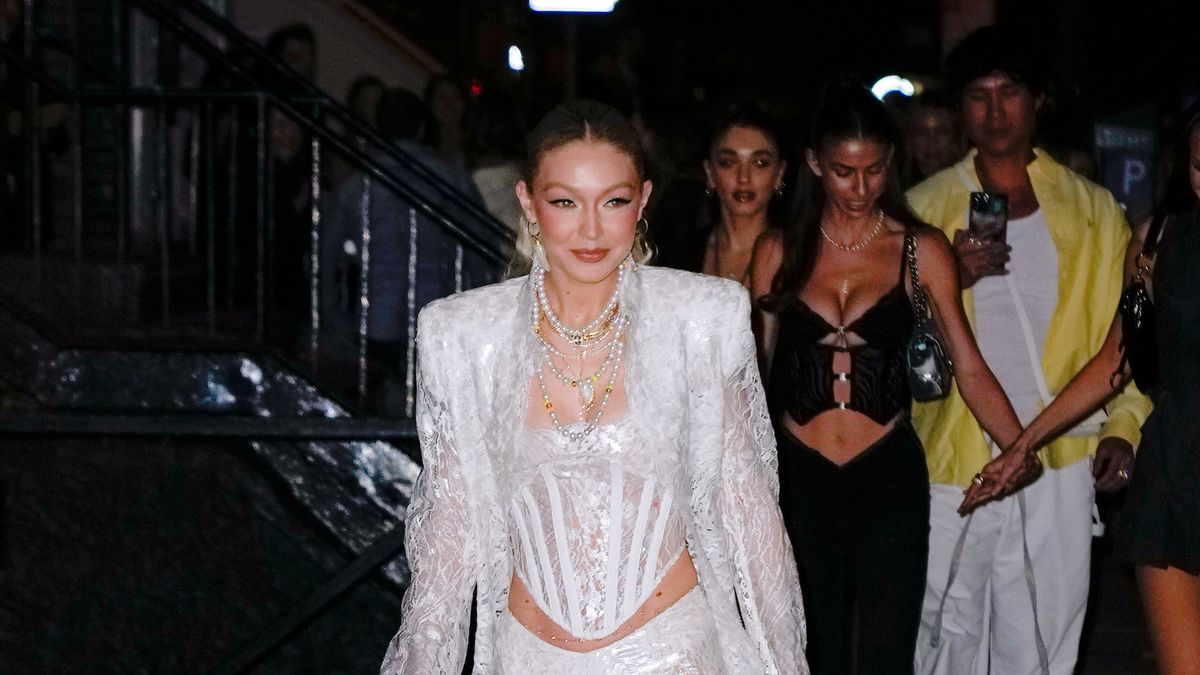 Here's How Gigi and Bella Hadid Do Coordinated Going-Out Outfits