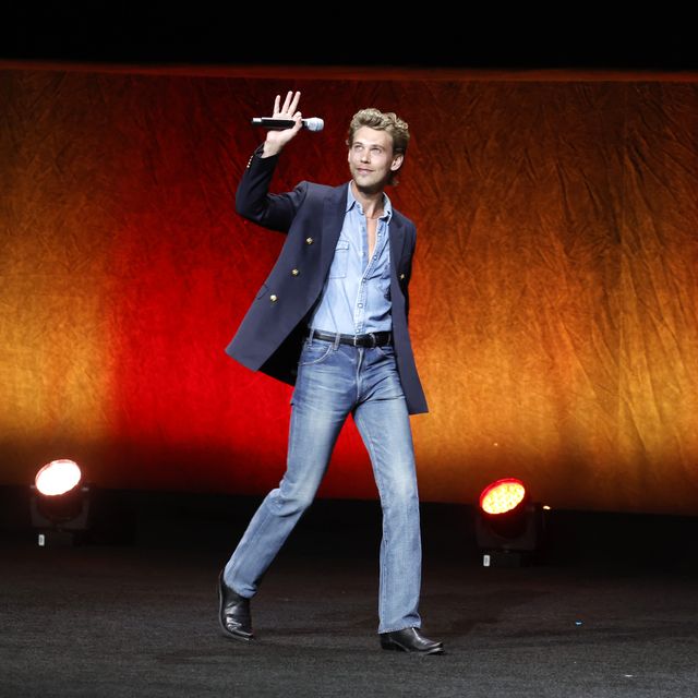 las vegas, nevada   april 26 austin butler speaks onstage during cinemacon 2022   warner bros pictures “the big picture” presentation at the colosseum at caesars palace during cinemacon, the official convention of the national association of theatre owners, on april 26, 2022 in las vegas, nevada photo by frazer harrisongetty images for for cinemacon