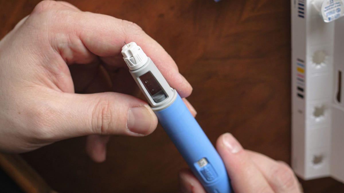 Het diabetesmedicijn Ozempic semaglutide wordt steeds meer offlabel gebruikt als afslankmiddel sinds het in de sociale media populair werd Inmiddels is er een tekort ontstaan Patinten met diabetes type 2 die het middel nodig hebben zijn daar de dupe van