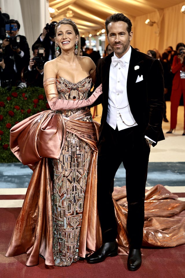 blake lively and ryan reynolds applause met gala 2022